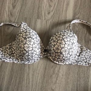 Victoria’s Secret 34DD black & white flower bra